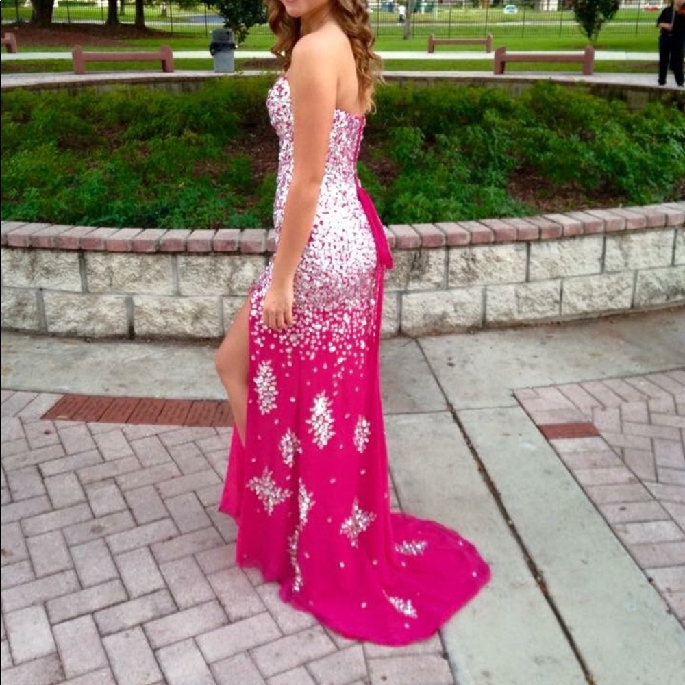 Absolutely stunning pink sequined gown